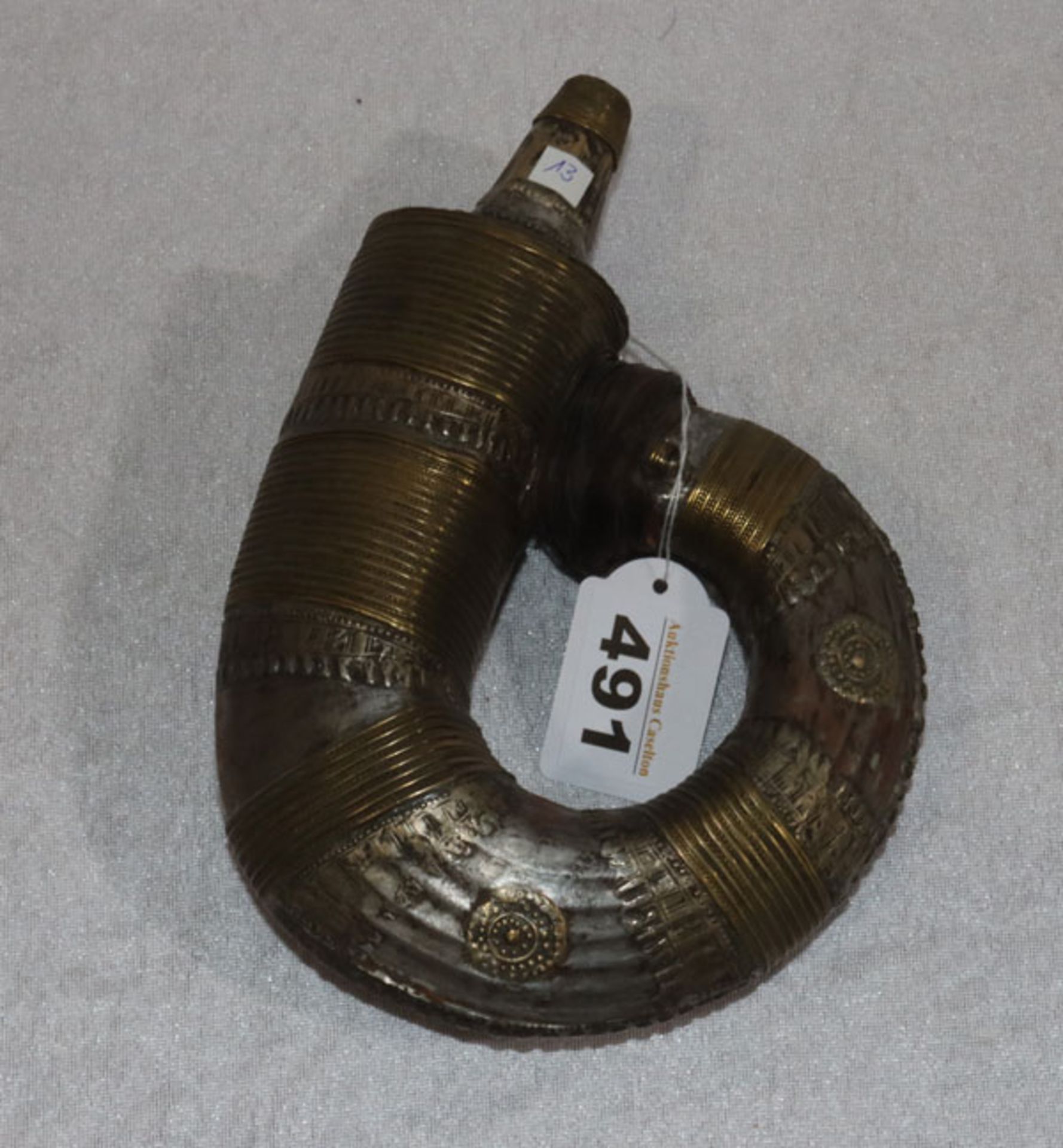 Pulverflasche, arabisch, frühes 19. Jahrhundert, H 21 cm, teils verbeult