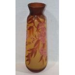 Glas Vase mit Orchideen-Dekor, signiert Gallé, weißes Glas apricot/rot überfangen, umlaufend