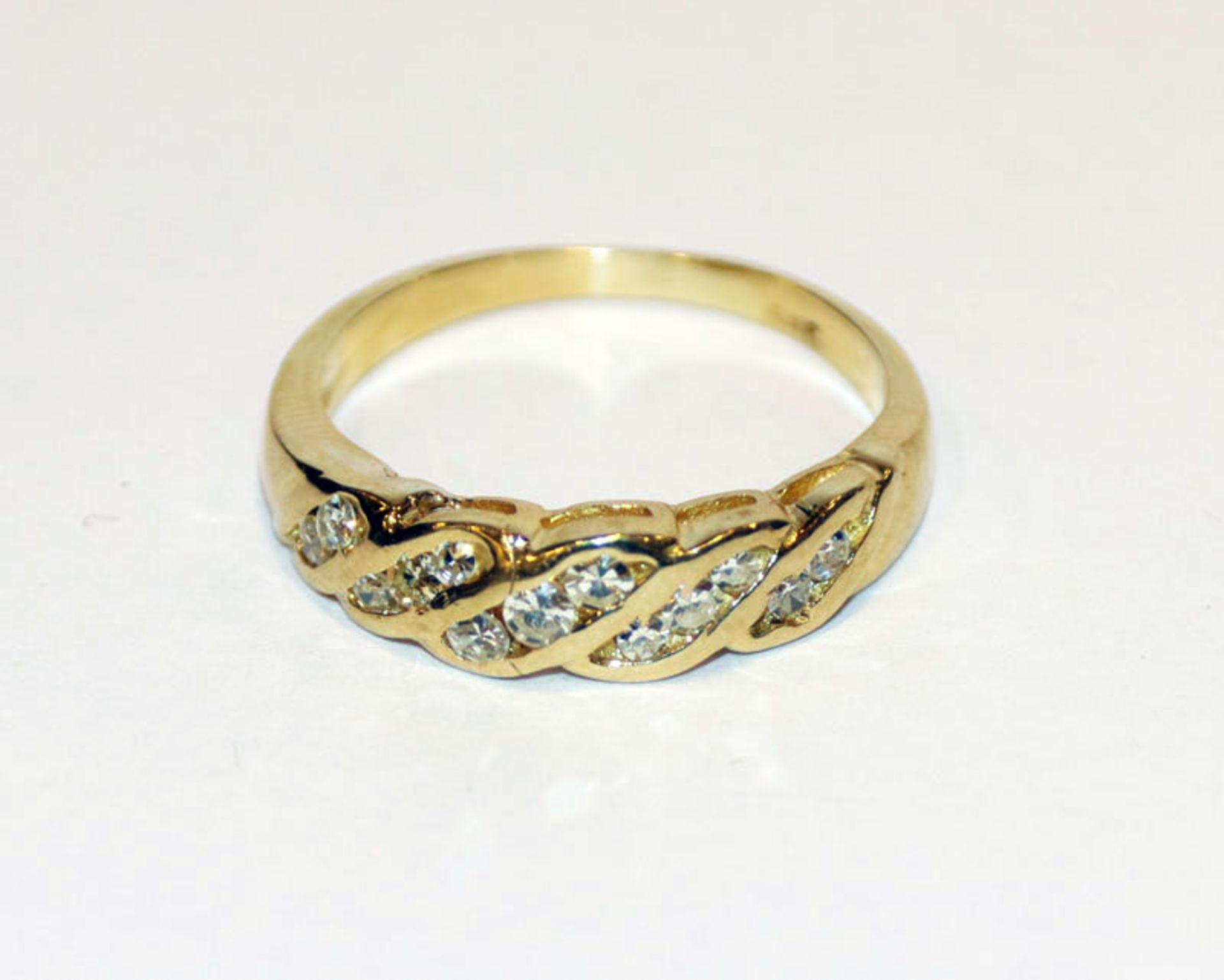 14 k Gelbgold Ring mit 13 Diamanten, 3,2 gr., Gr. 52, Tragespuren