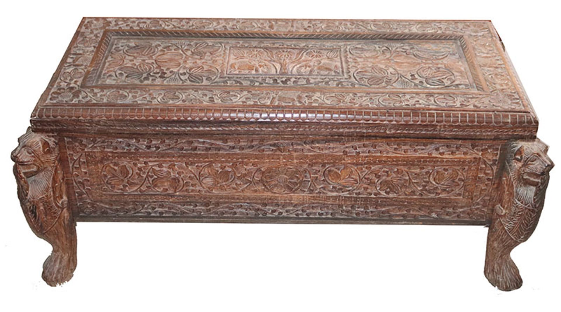 Asiatische Holztruhe, Korpus aufklappbar, Beine in plastischer Tierform, rundum beschnitzt, H 77 cm,