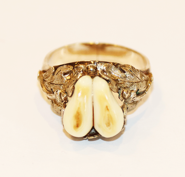 8 k Gelbgold Ring mit Grandelpaar und plastischem Eichenlaub, Gr. 64, 6,9 gr.
