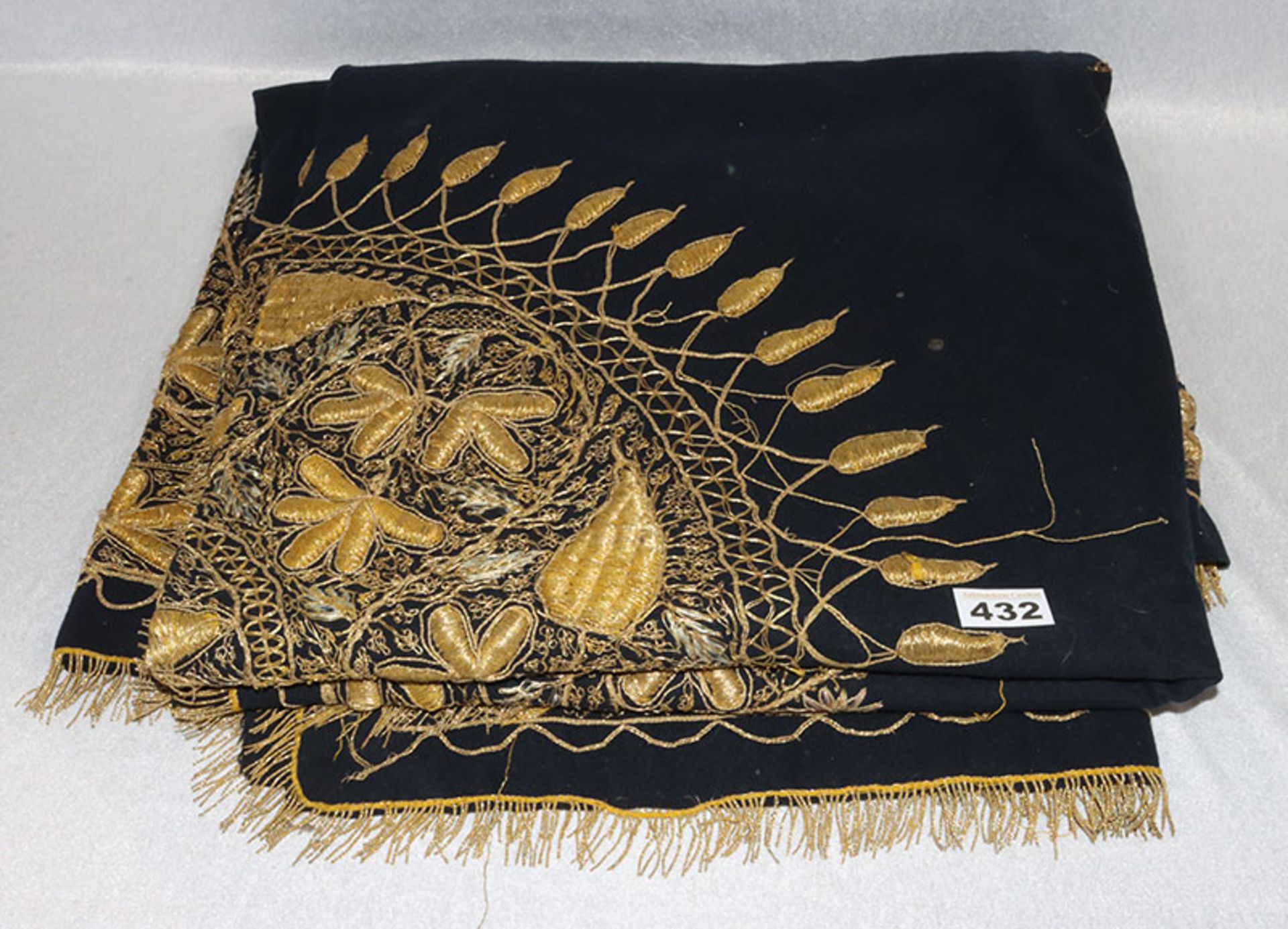 Dunkelblaue Decke mit reicher Goldstickerei, schöne Handarbeit, 176 cm x 170 cm, Alters- und