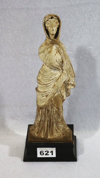 Terrakottafigur 'Stehende Frau', wahrscheinlich aus Kleinasien, Griechisch 2. Hälfte 3.