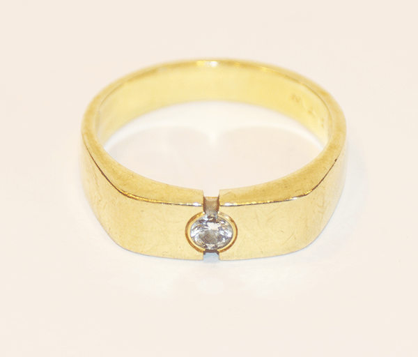 14 k Gelbgold Herrenring mit 0,20 ct. Diamant, Si/TW, 9,7 gr., Gr. 64