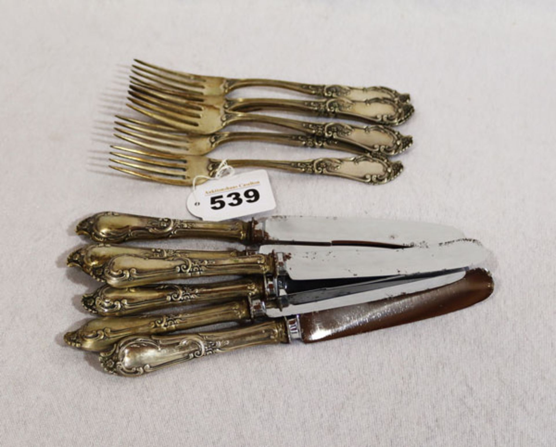 Silber-Besteck, 6 Gabeln und 6 Messer mit Reliefdekor, 800 Silber, Gewicht der Gabeln 249 gr.,