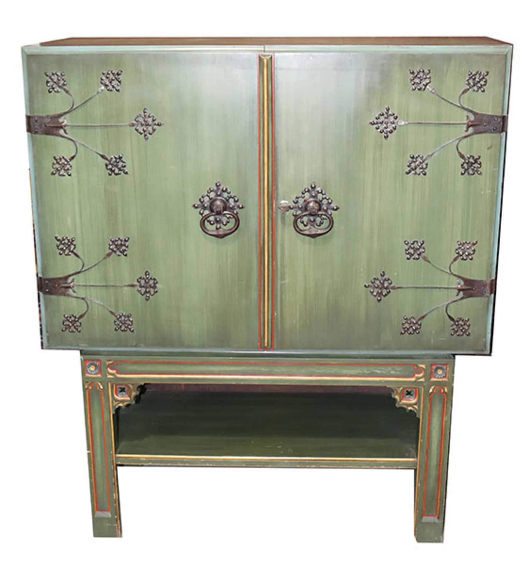 Kabinettschrank, Korpus mit 2 Türen und dekorativen Metallbeschlägen, innen neuzeitlich mit