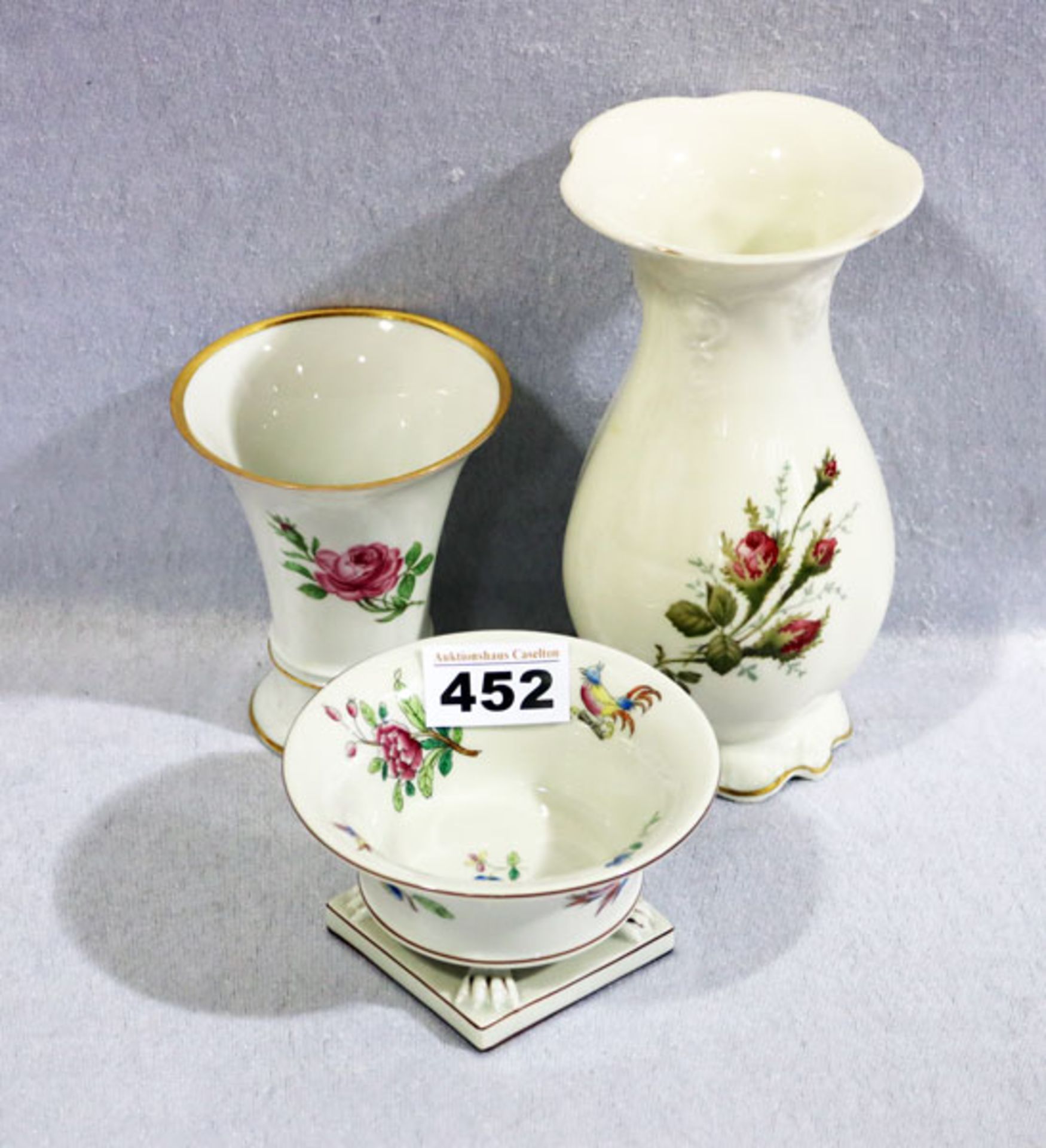 Porzellan-Konvolut: Herend Schälchen mit Blumen- und Vögeldekor, H 6 cm, D 11 cm, Rosenthal Vase,