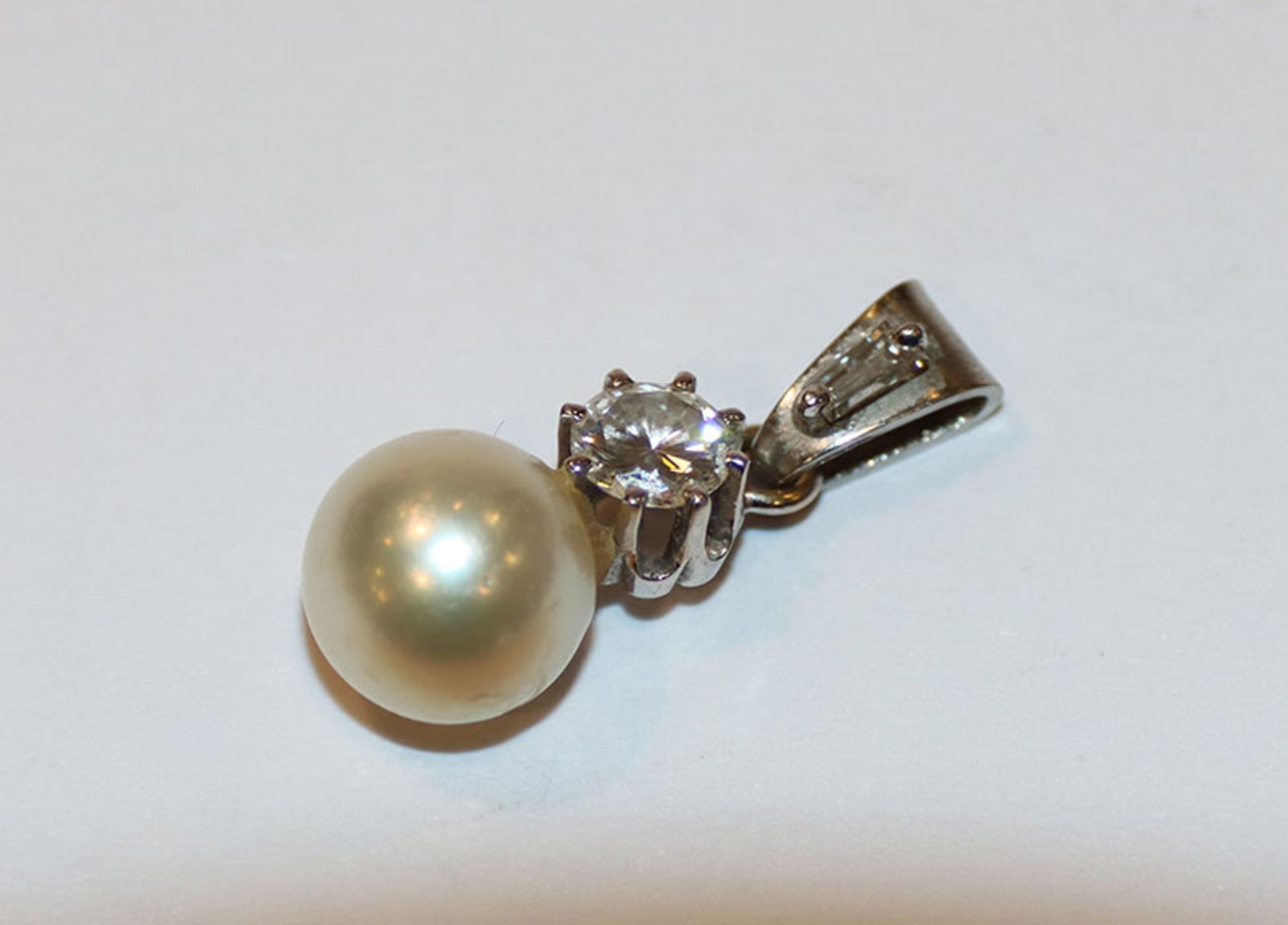 14 k Weißgold geprüfter Perlen-Anhänger mit Diamant, ca. 0,25 ct., L 1,5 cm
