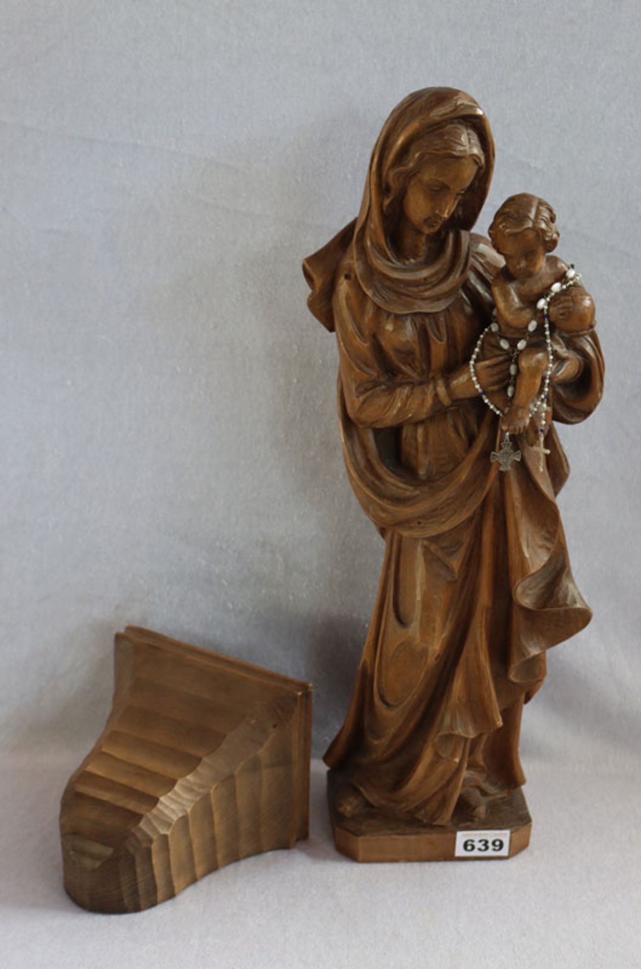 Holz Figurenskulptur 'Maria mit Kind', dunkel gebeizt, leicht bestossen, H 55 cm, und passender