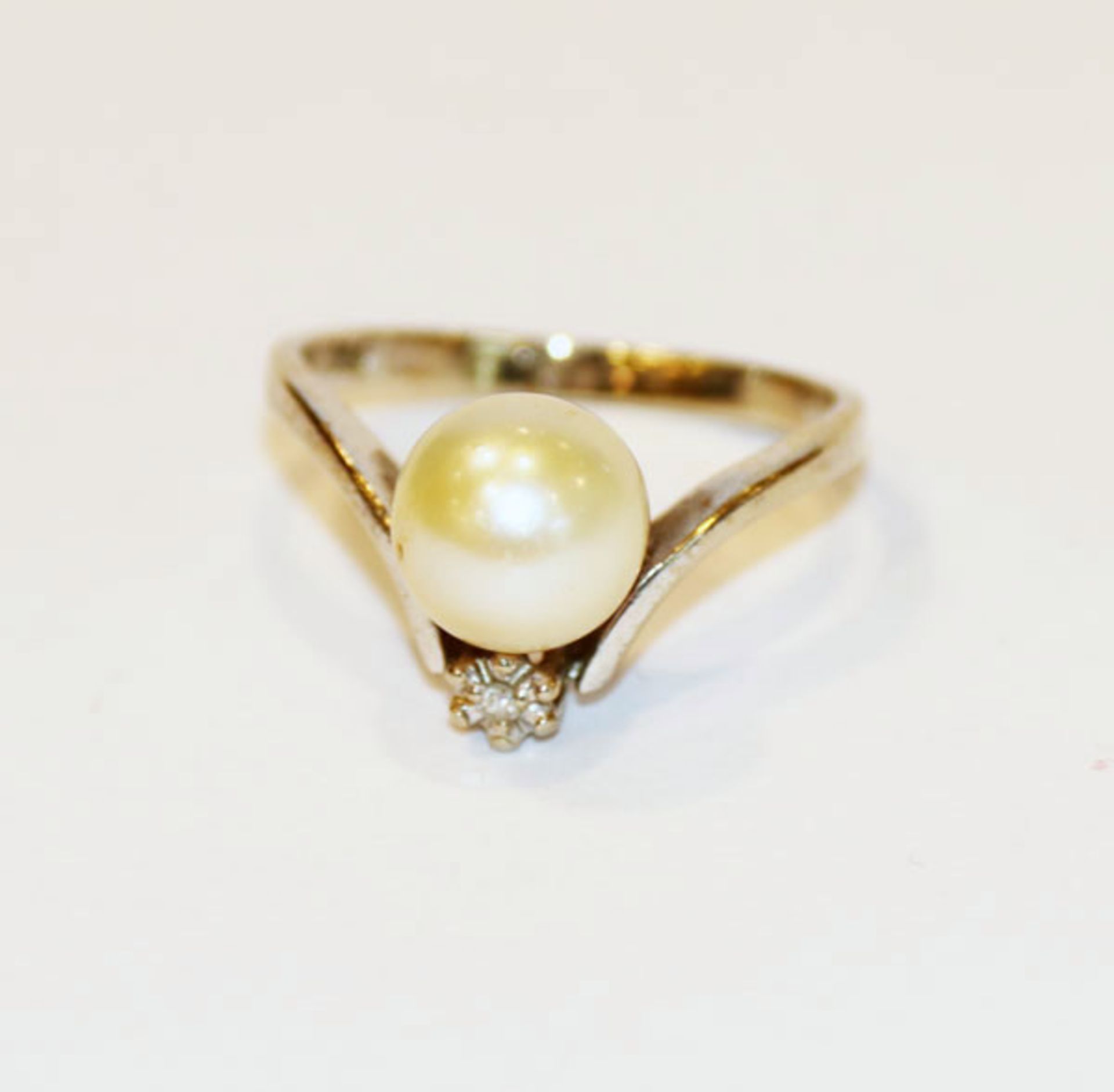 14 k Weißgold Ring mit Perle und kleinem Diamant, Gr. 52, 3 gr.