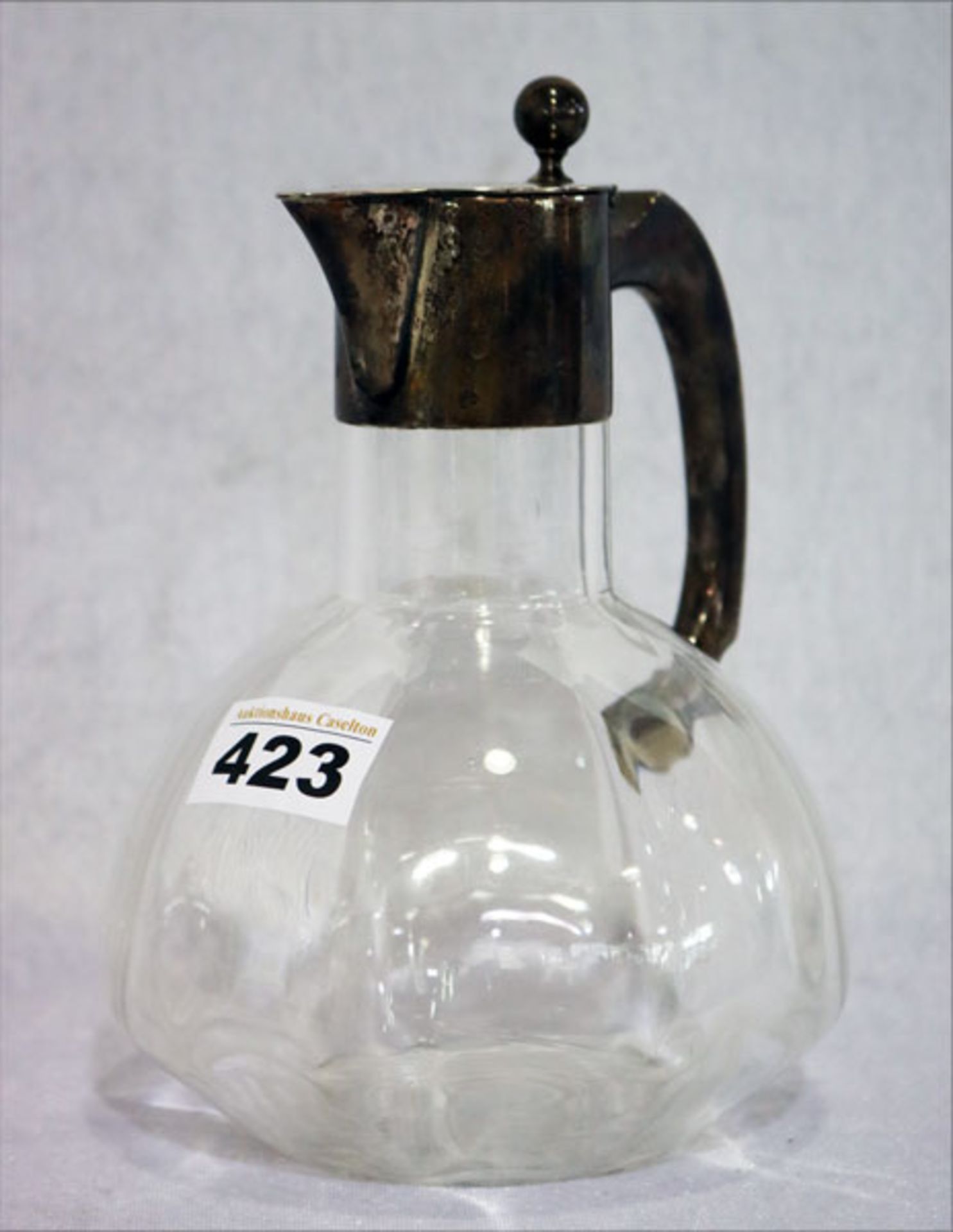 Glas Henkelkanne mit 800 Silber-Montierung, Deckel mit Wappengravur, H 20 cm, Gebrauchsspuren