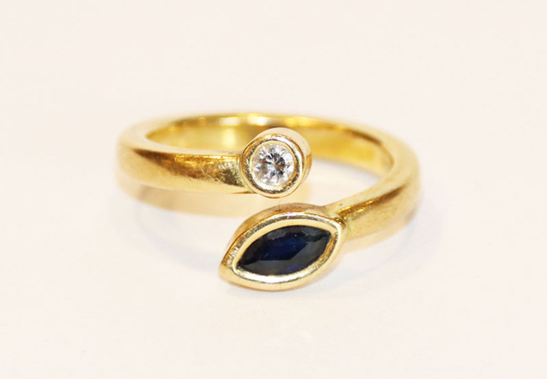 18 k Gelbgold Ring mit Diamant und Safir, 5 gr., Gr. 46