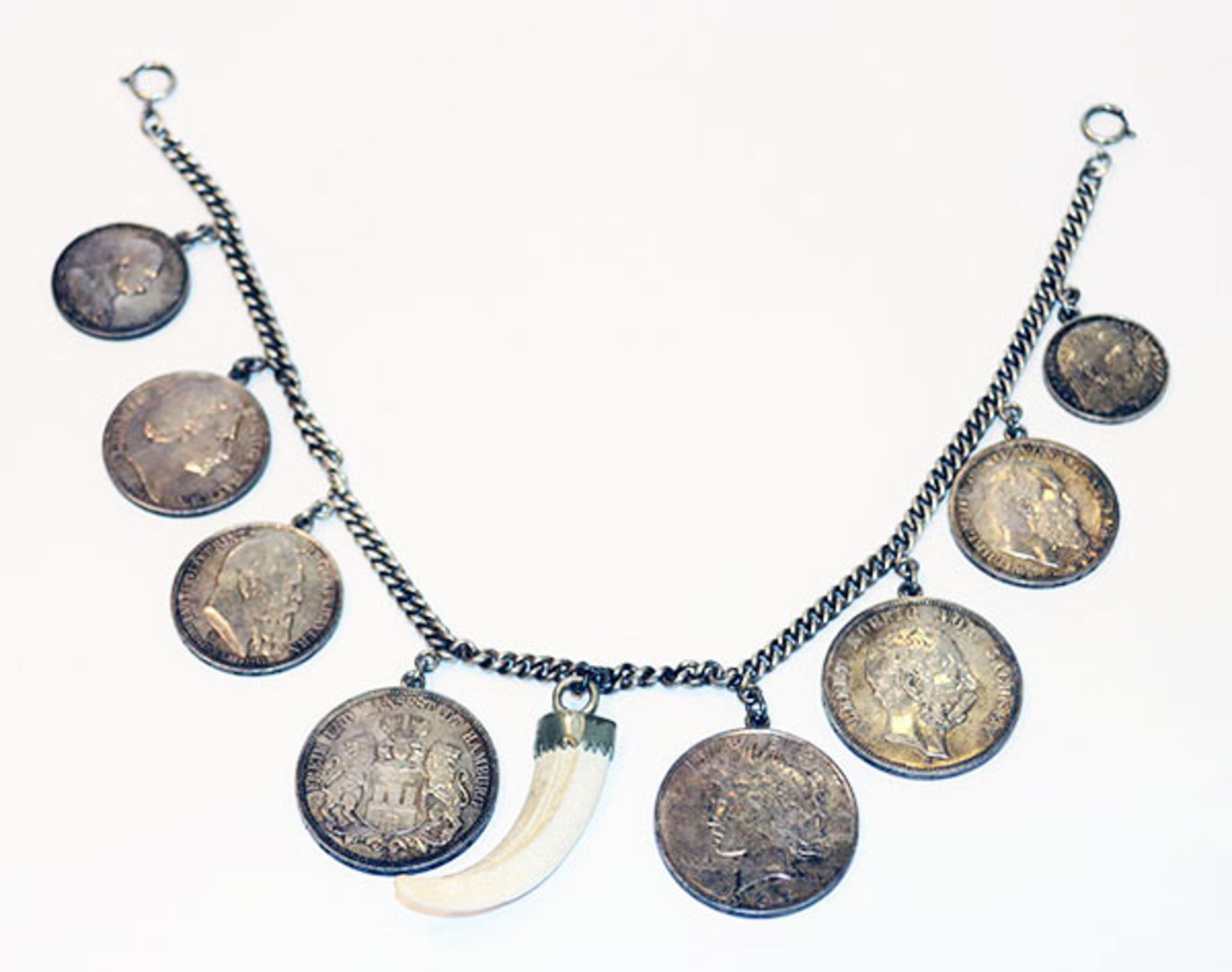 Silber Charivari mit 8 Münzen, L 35 c,. 191 gr., Tragespuren