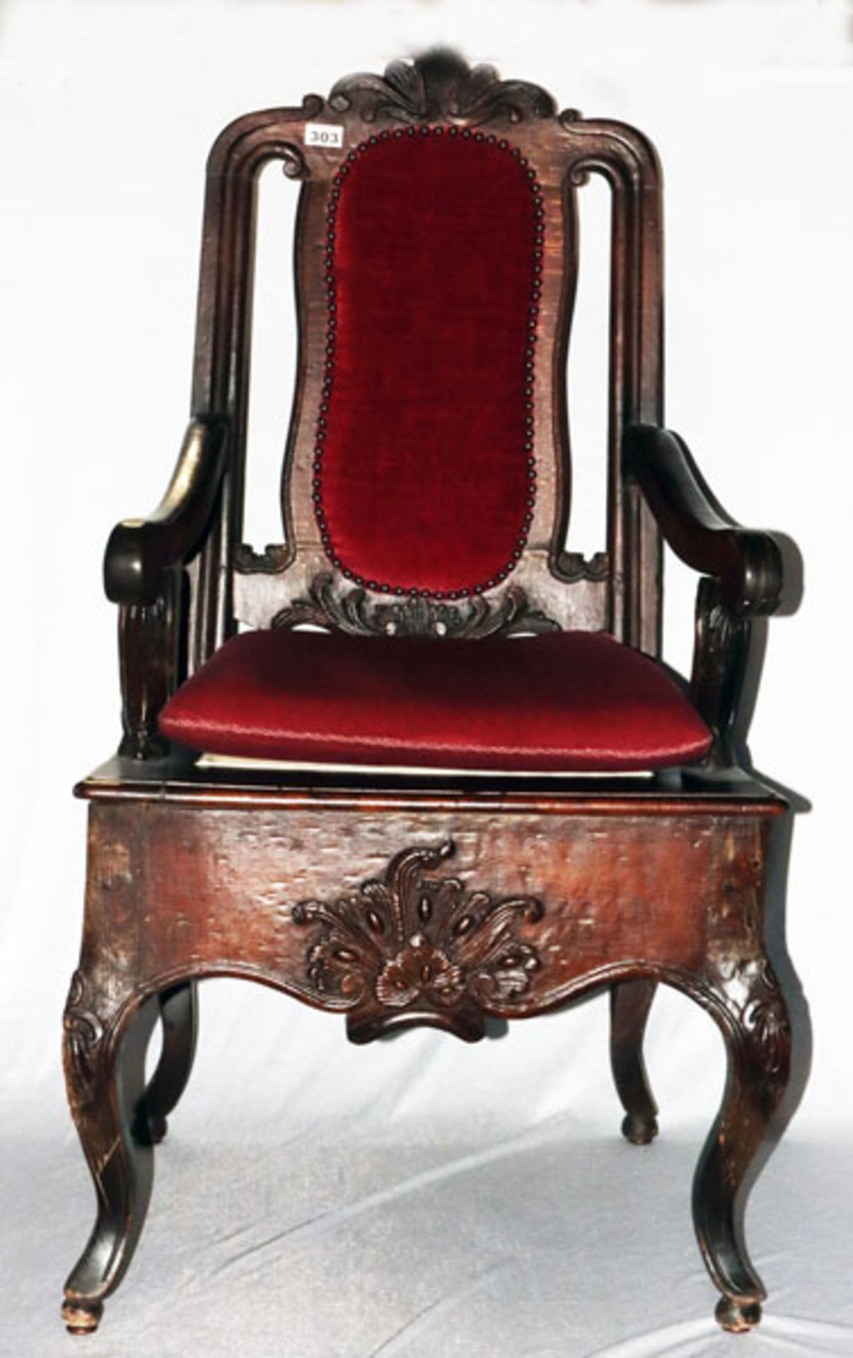 Armlehnstuhl, teils beschnitzt, Sitz und Lehne gepolstert und weinrot bezogen, 19. Jahrhundert, H