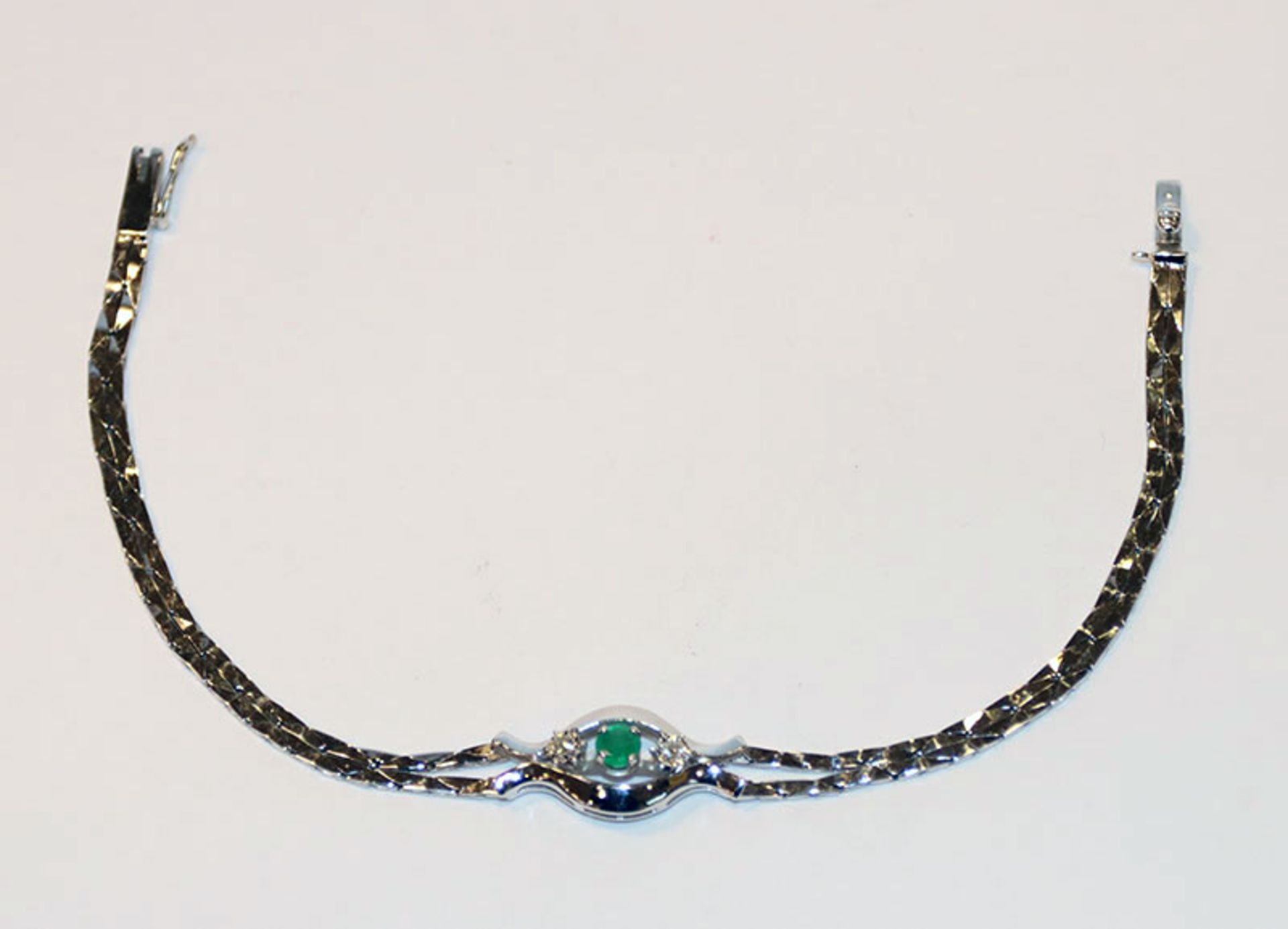 14 k Weißgold Armband mit 2 Diamanten und einem Smaragd, 8,9 gr., L 17 cm