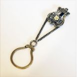 Silber Rockstecker mit Schlüsselring, 38 gr., L 16 cm, Tragespuren