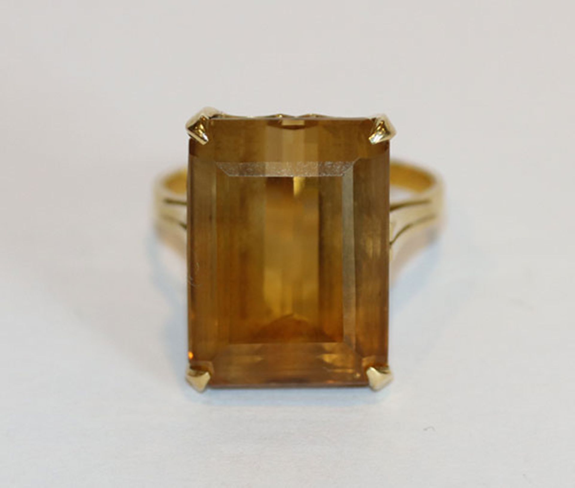 18 k Gelbgold Ring mit Citrin, 6,9 gr., Gr. 53