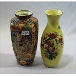 Satsuma Vase, H 30 cm, gemarkt Royal Satsuma, Made in China, und asiatische Blumenvase, H 31 cm,
