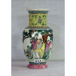 Chinesische Vase mit figürlicher Szenerie, H 31 cm