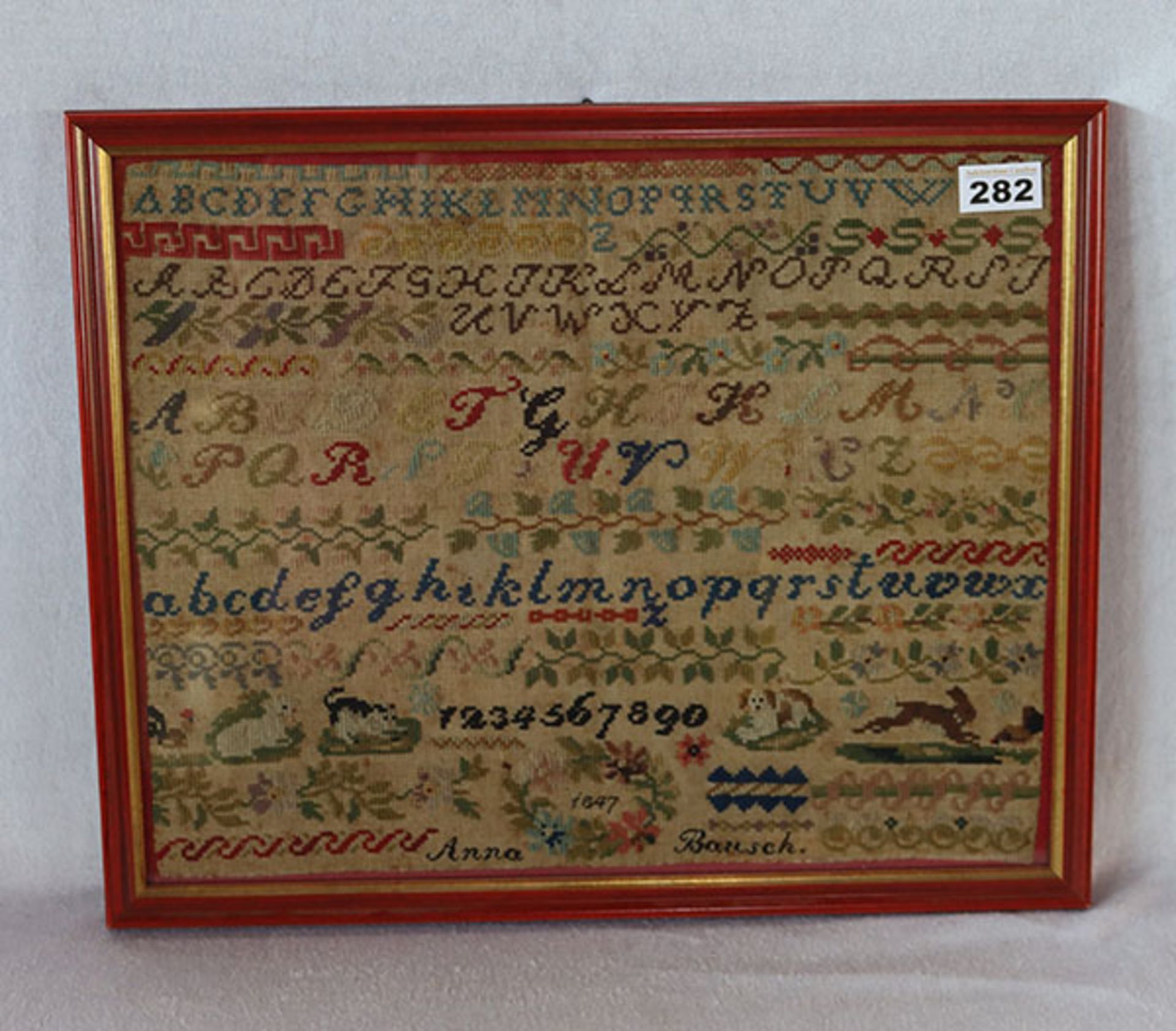 Sticktuch mit Alphabet und Zahlen, datiert 1847, unter Glas gerahmt, incl. 38 cm x 48 cm