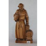Holzfiguren Skulptur 'Mönch mit Krug, Laterne und Fass', dunkel gebeizt, H 46 cm, Altersspuren,