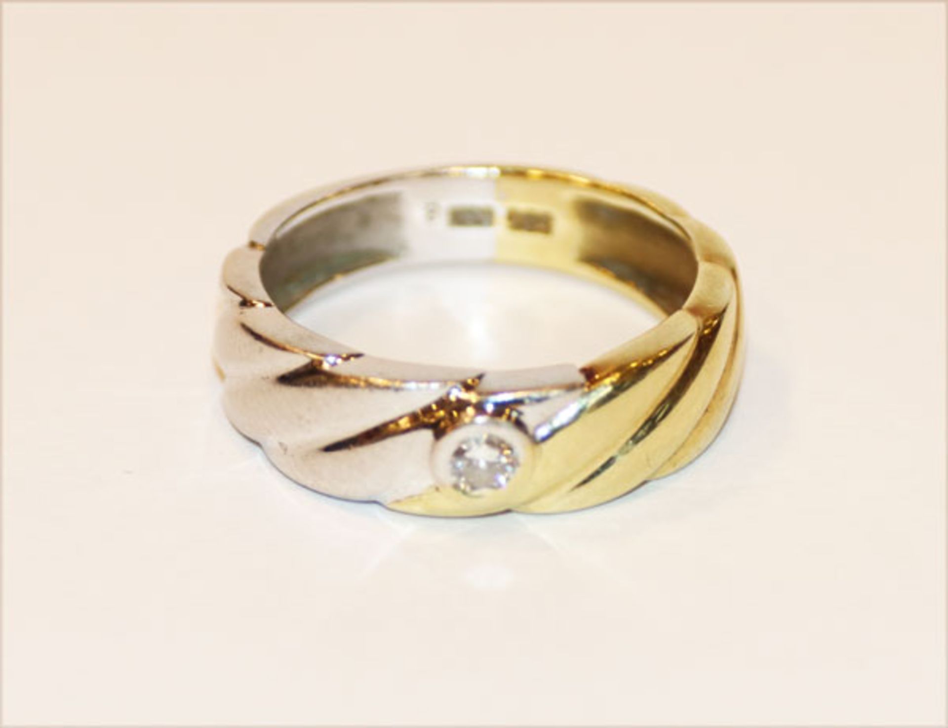 14 k Gelb- und Weißgold Ring mit Diamanten, 3,6 gr., Gr. 51