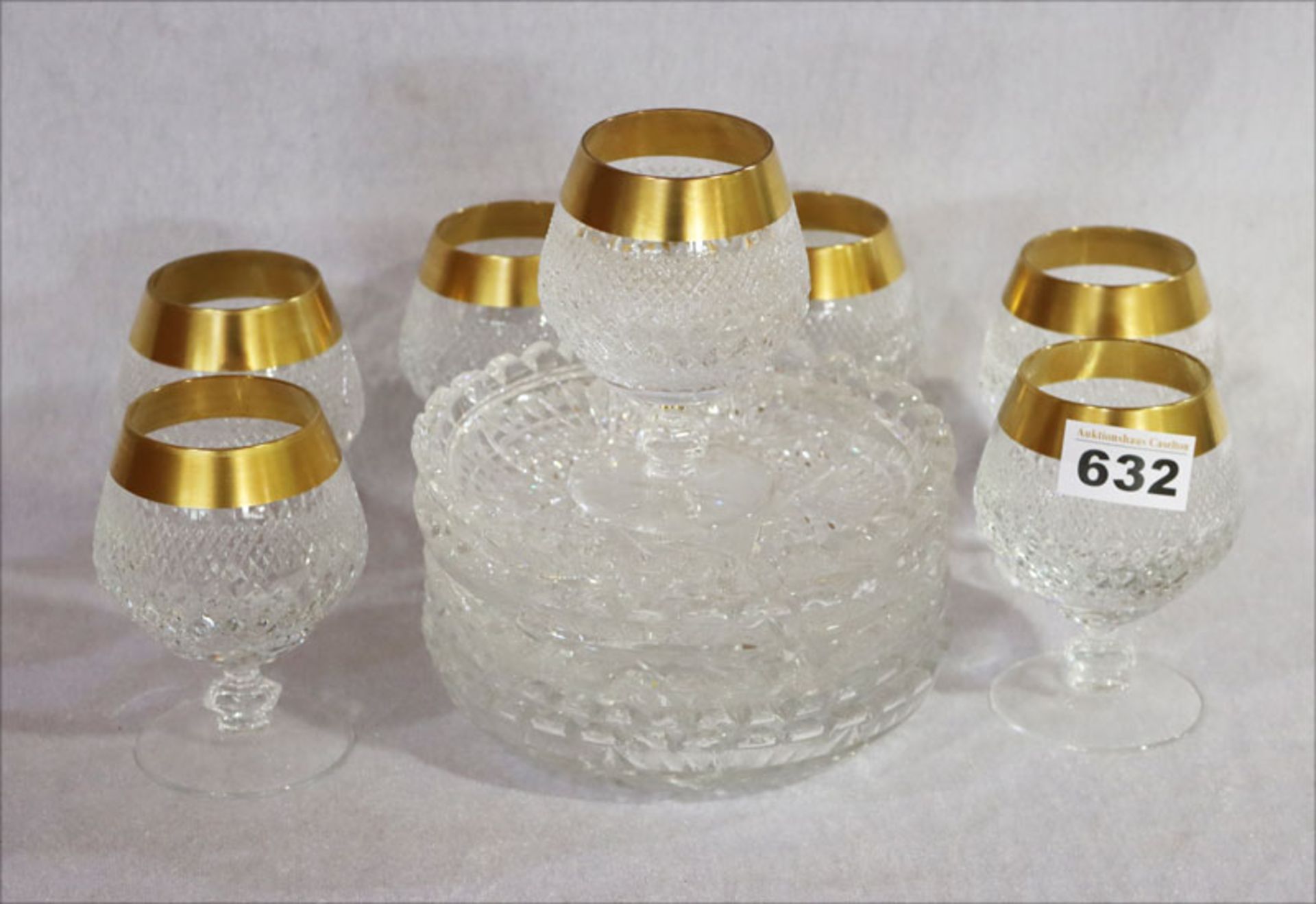 Glas-Konvolut: 7 Cognacschwenker mit Goldrand, und 6 Kristallschälchen mit Schliffdekor, teils