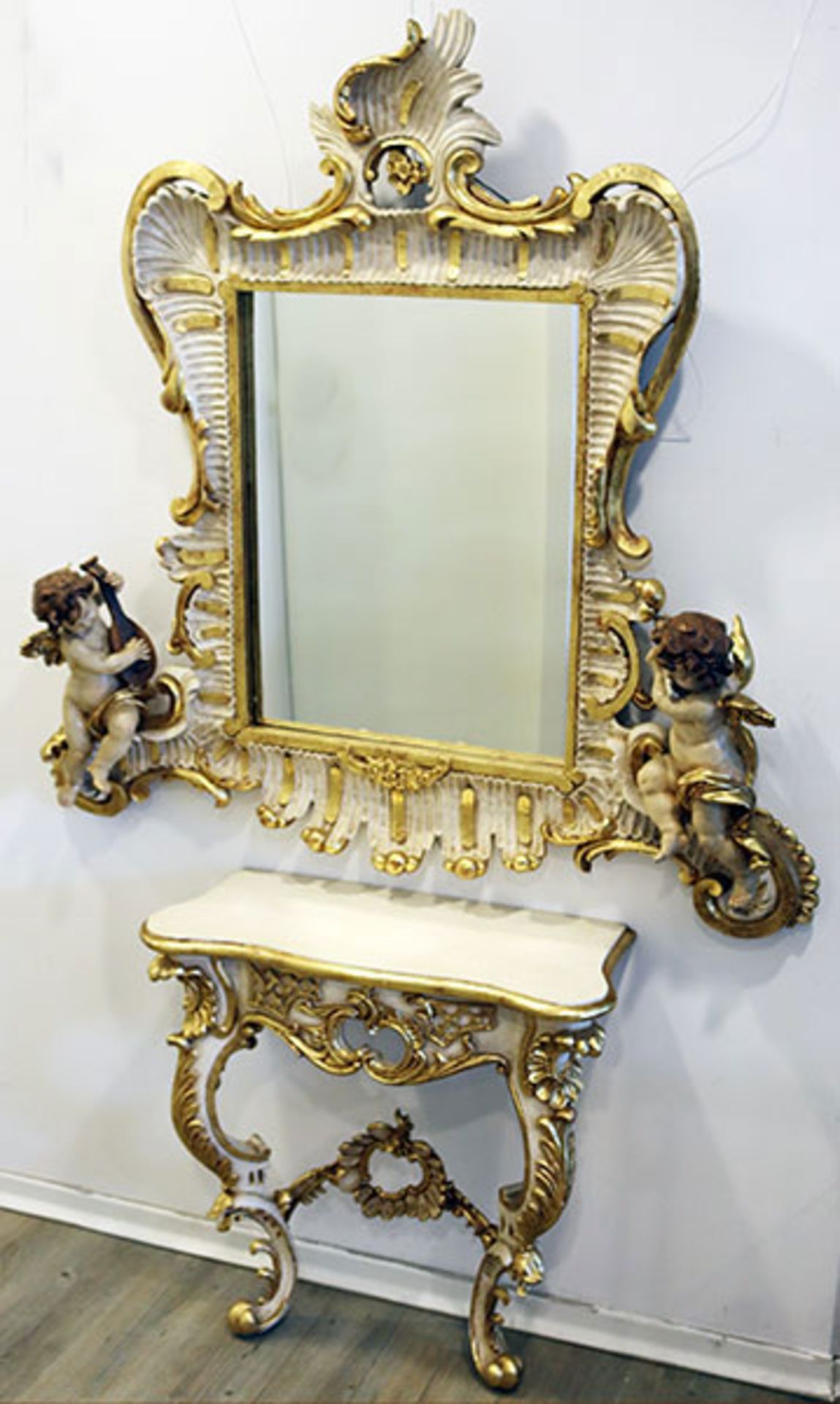 Wandtisch-Spiegel-Garnitur: Wandtisch mit 2 geschwungenen Beinen, beschnitzt und beige/gold