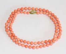 Sehr schöne Korallen Kugelkette mit 14 k Gelbgold Schließe mit Diamanten, L 80 cm