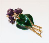 18 k Gelbgold Brosche 'Veilchen', Amethystblüten mit Diamanten und grün emaillierten Blättern, 12,