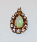 18 k Gelbgold Anhänger mit 12 Diamanten, Opal ausklippbar, 2,7 gr., L 2 cm