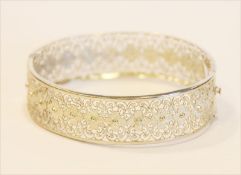 Filigraner Silber Armreif in Floraldekor, 18,7 gr., D 6,5 cm