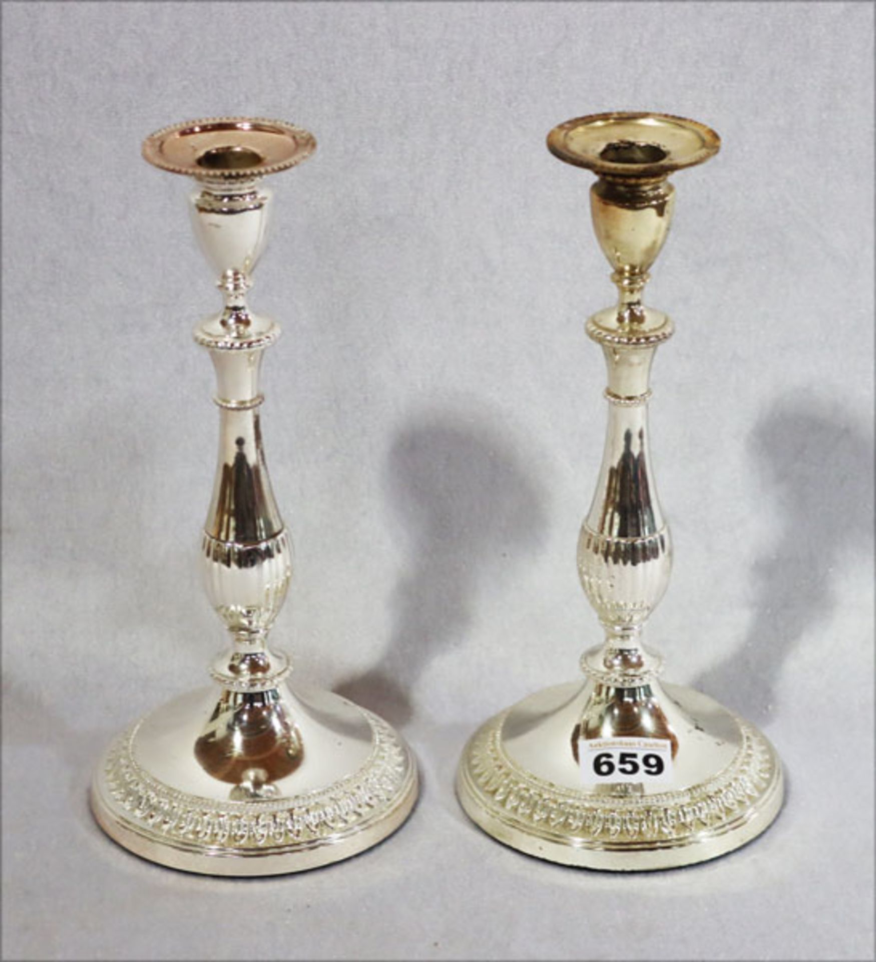 Paar versilberte Sheffield Kerzenleuchter, H 28,5 cm, altersbedingter, guter Zustand