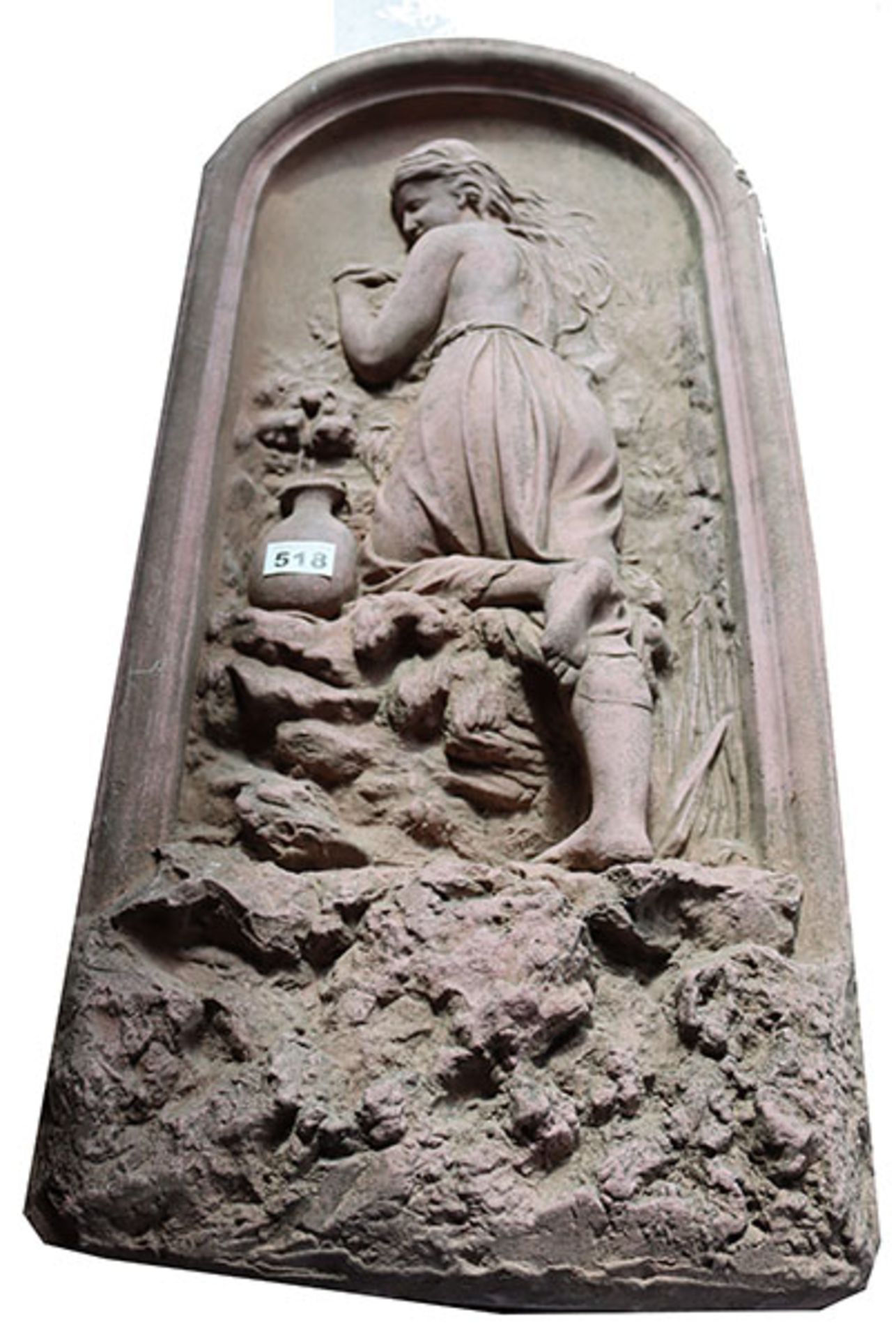 Steinrelief 'Mädchen am Brunnen', monogrammiert MW 86 ?, T 12 cm, 81 cm x 37 cm, Altersspuren, teils