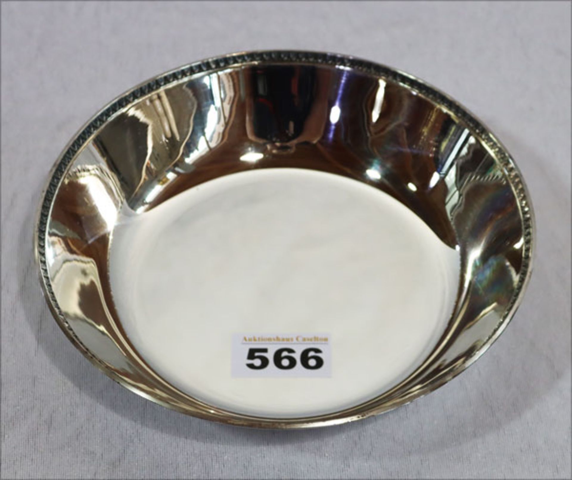 Runde Silberschale mit Reliefrand, 925 Silber, 349 gr., H 4,5 cm, D 18,5 cm, leichte