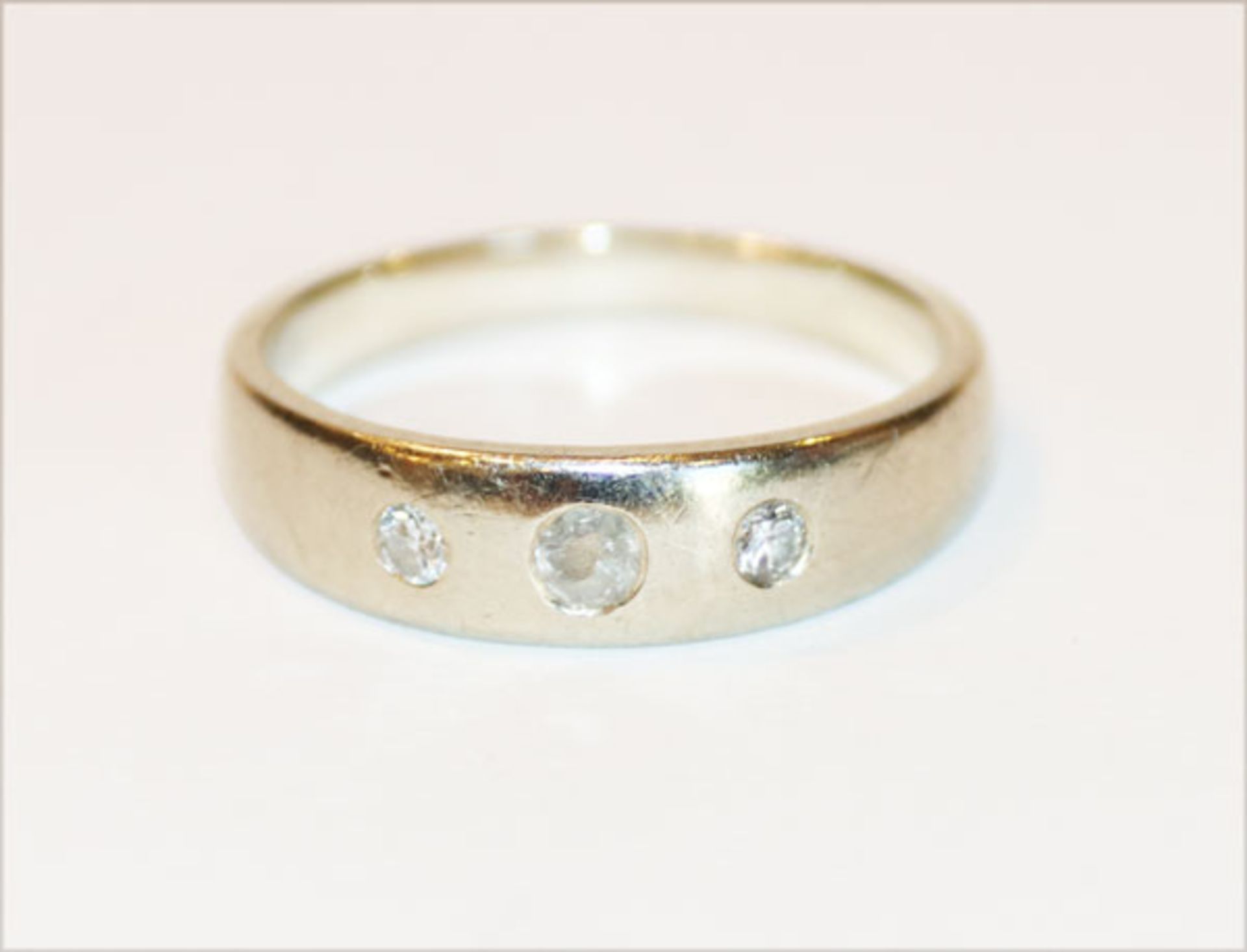 14 k Weißgold Ring mit 3 Diamanten, 3,9 gr., Gr. 55