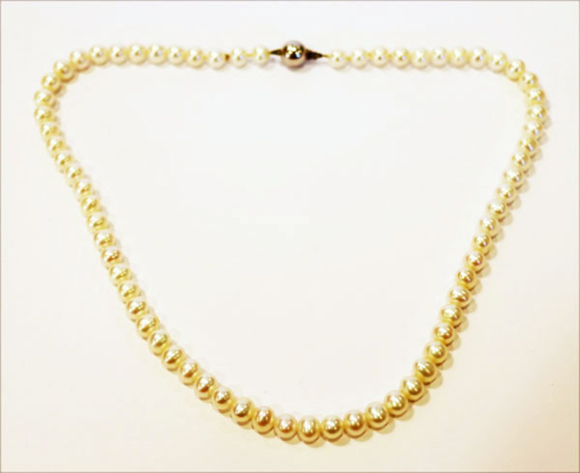 Perlenkette mit 14 k Weißgold Schließe, L 40 cm