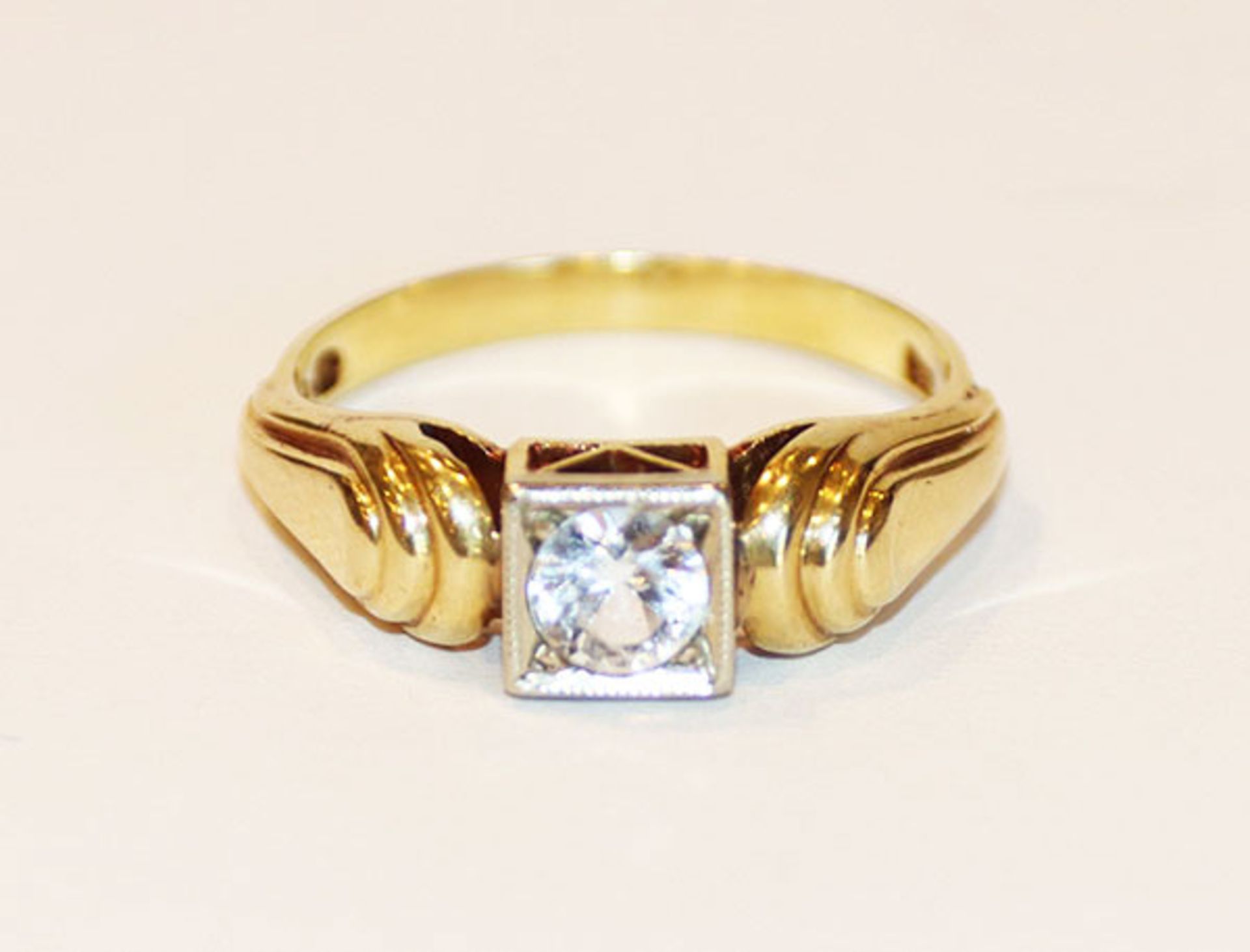 14 k Gelbgold Ring mit in Weißgold gefaßtem Glasstein, 2,4 gr., Gr. 53