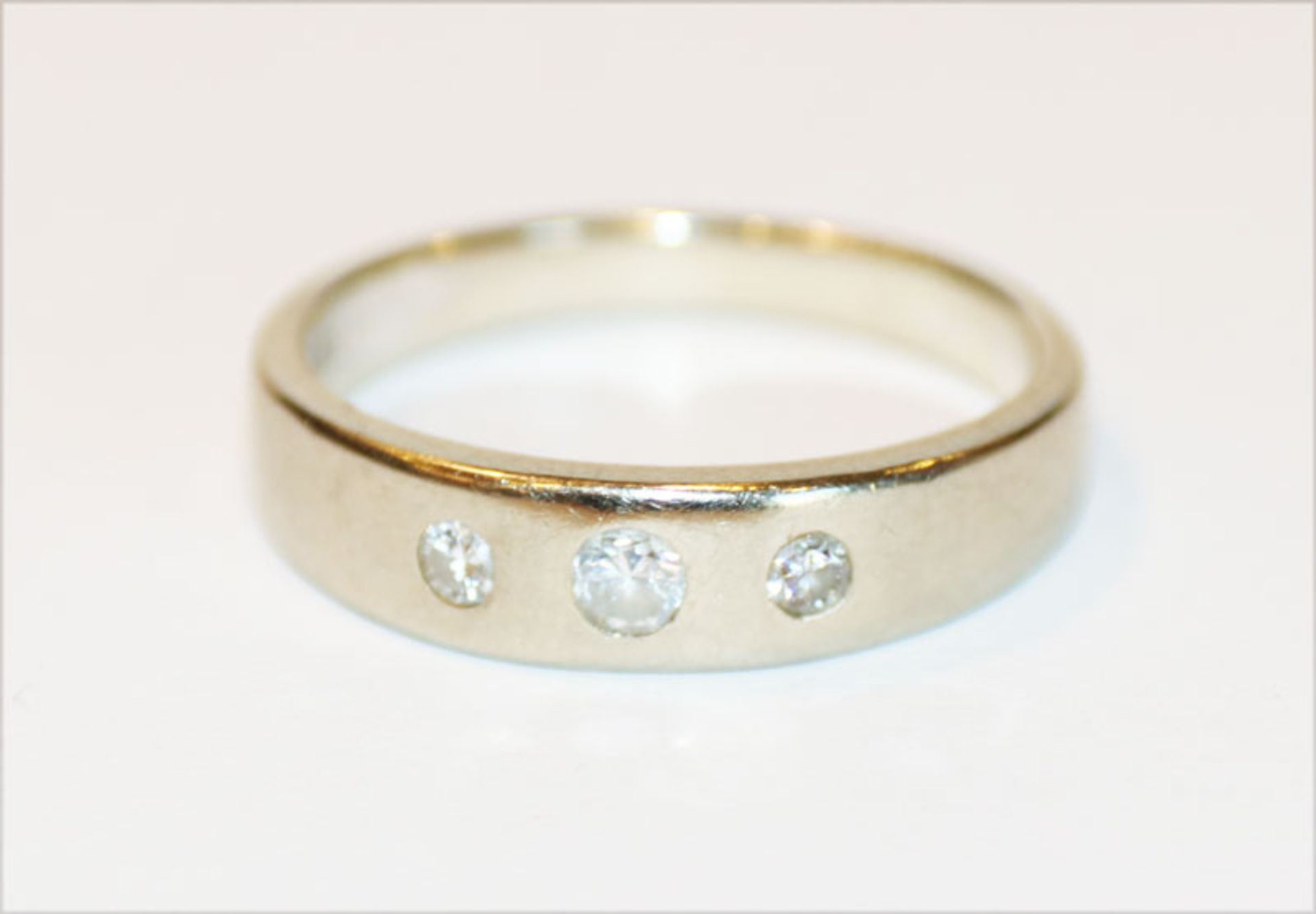 14 k Weißgold Ring mit 3 Diamanten, 5,4 gr., Gr. 61