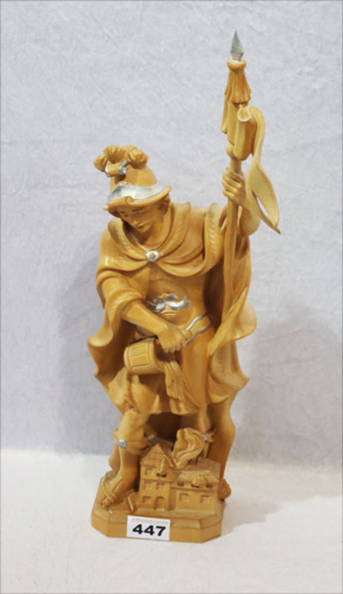 Holzskulptur 'Heiliger Florian', mit Silberakzenten, H 47 cm
