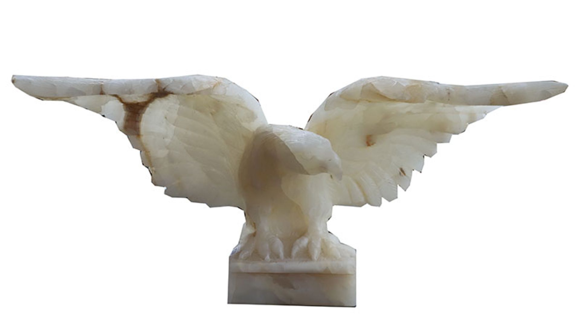 Marmorskulptur 'Adler', an den Flügeln beschädigt und geklebt, H 41 cm, B 95 cm, T 15 cm