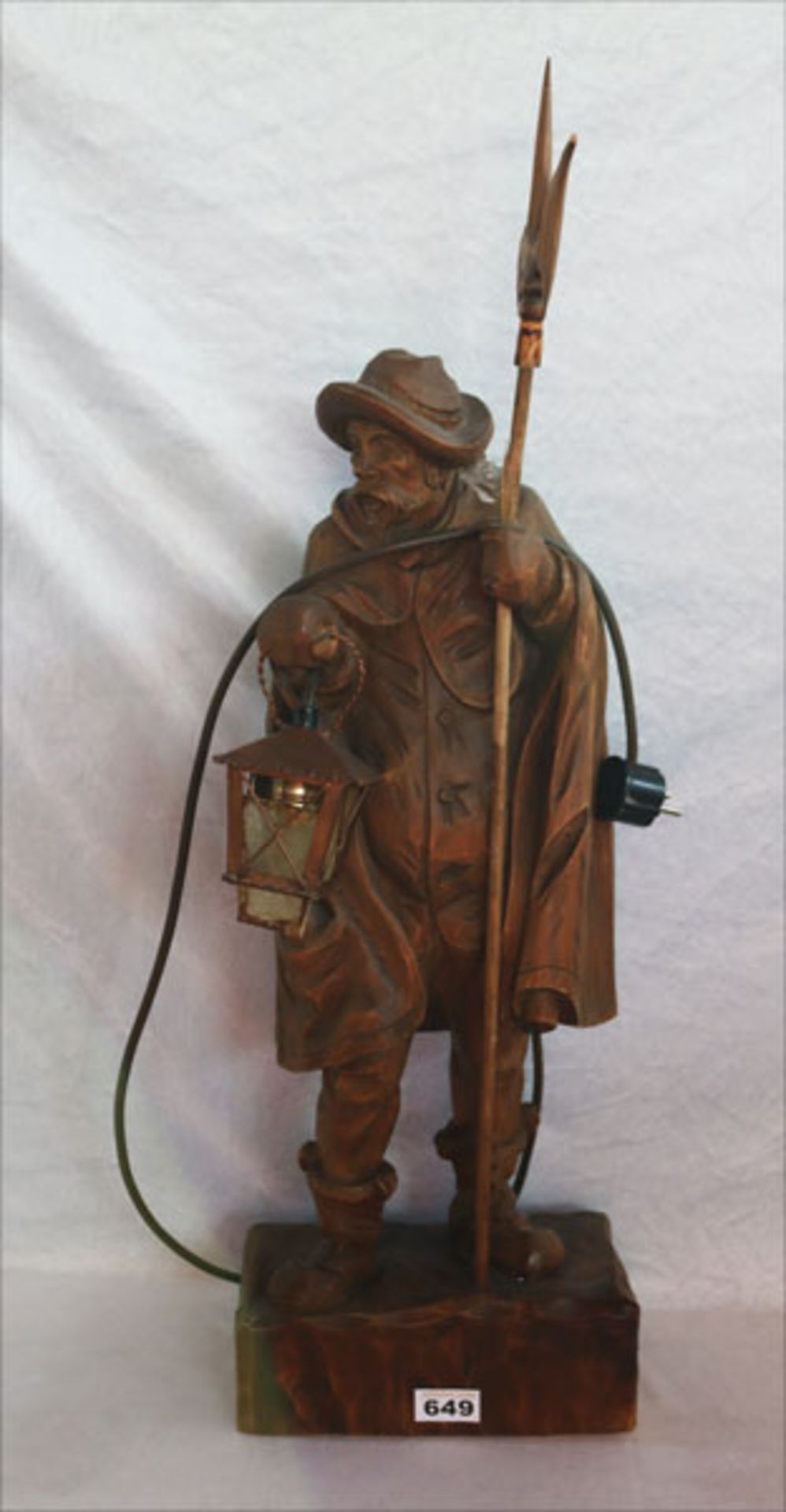 Holz Figurenskulptur 'Nachtwächter mit elektifizierter Laterne', braun gebeizt, H 78 cm, Funktion