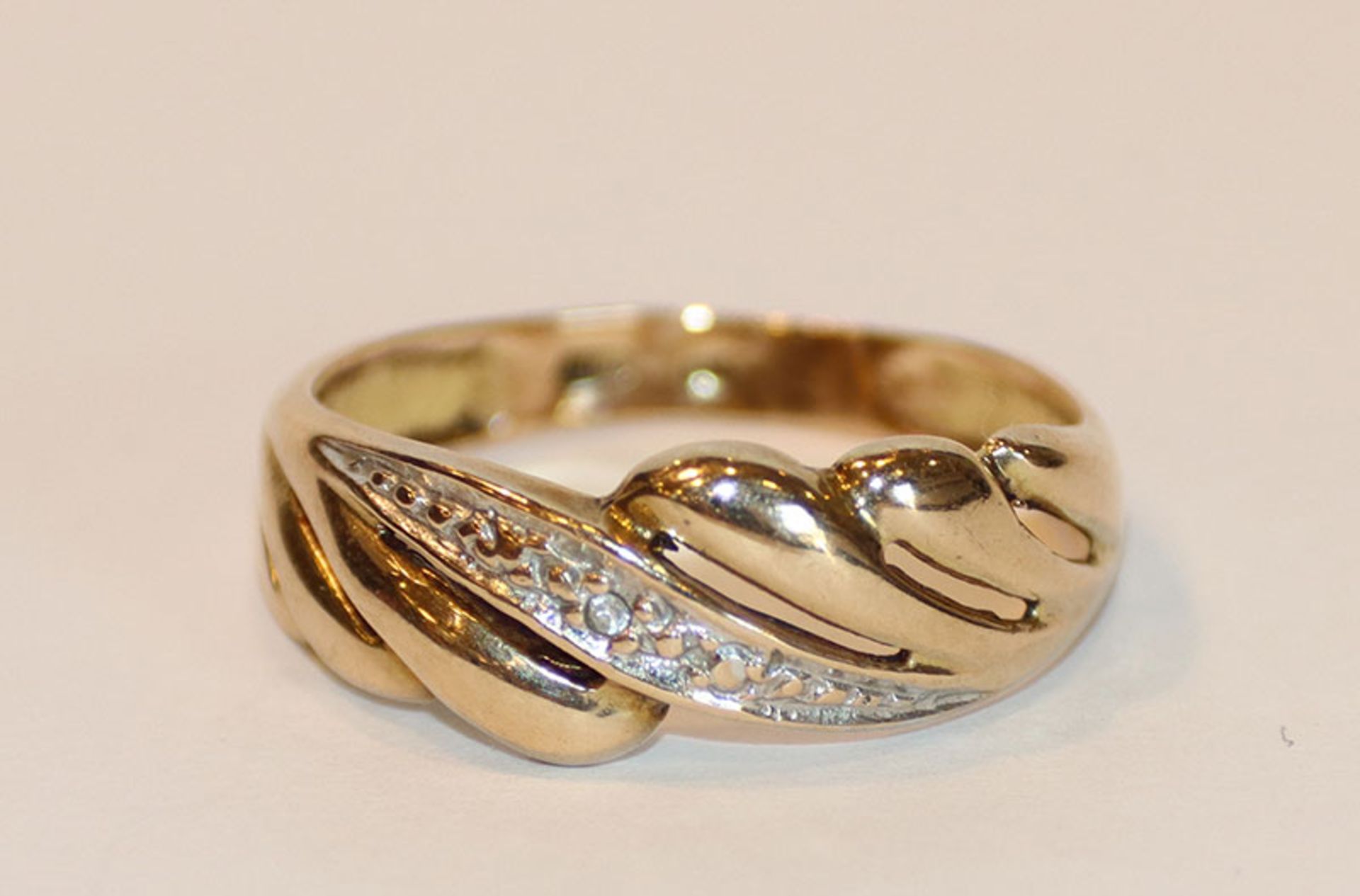 8 k Gelb- und Weißgold Ring mit einem kleinen Diamant, 2 gr., Gr. 56