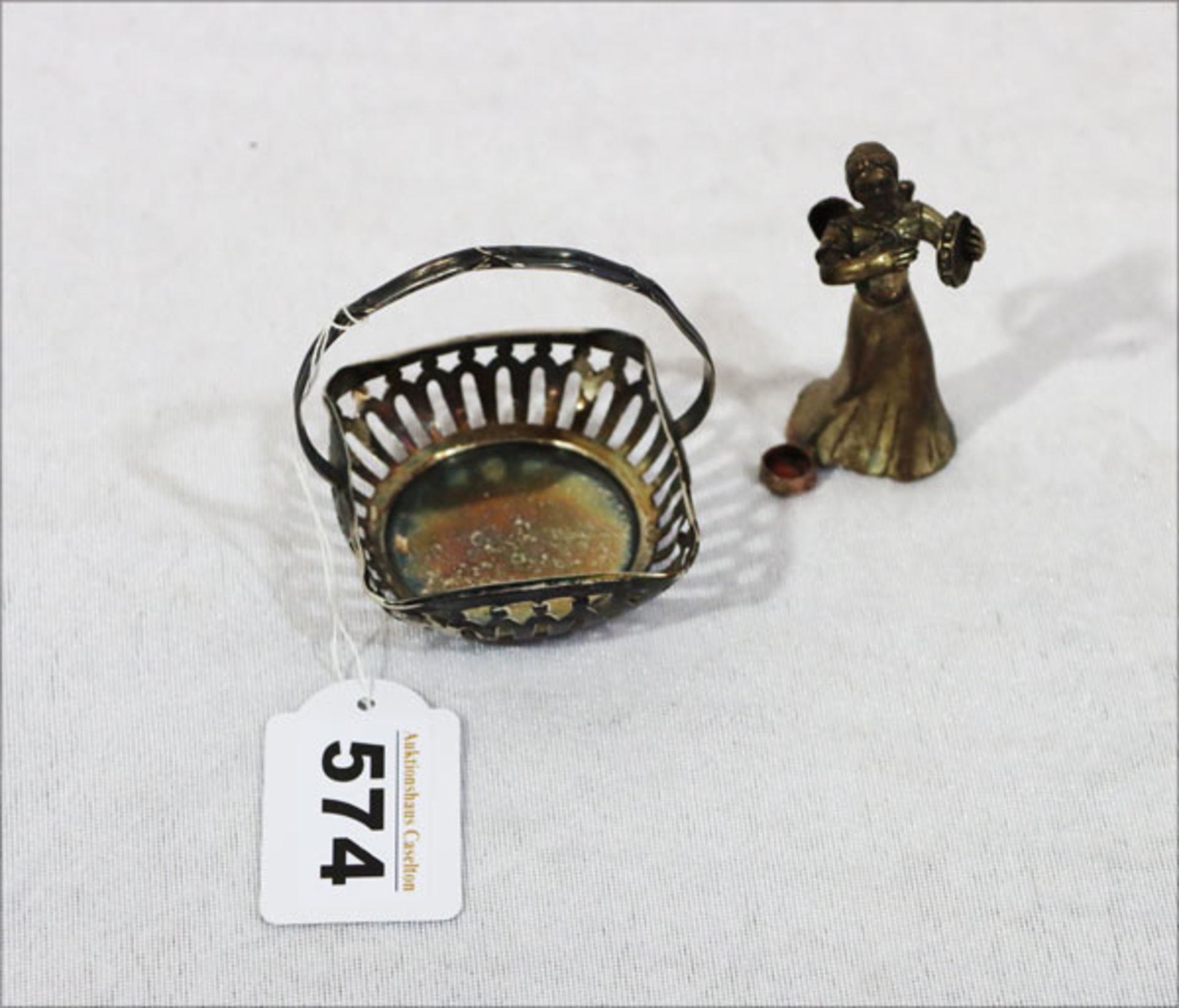 Henkelschälchen mit Durchbruchrand,H 8,5 cm, 800 Silber und kleiner Leuchterengel, H 6 cm, 835