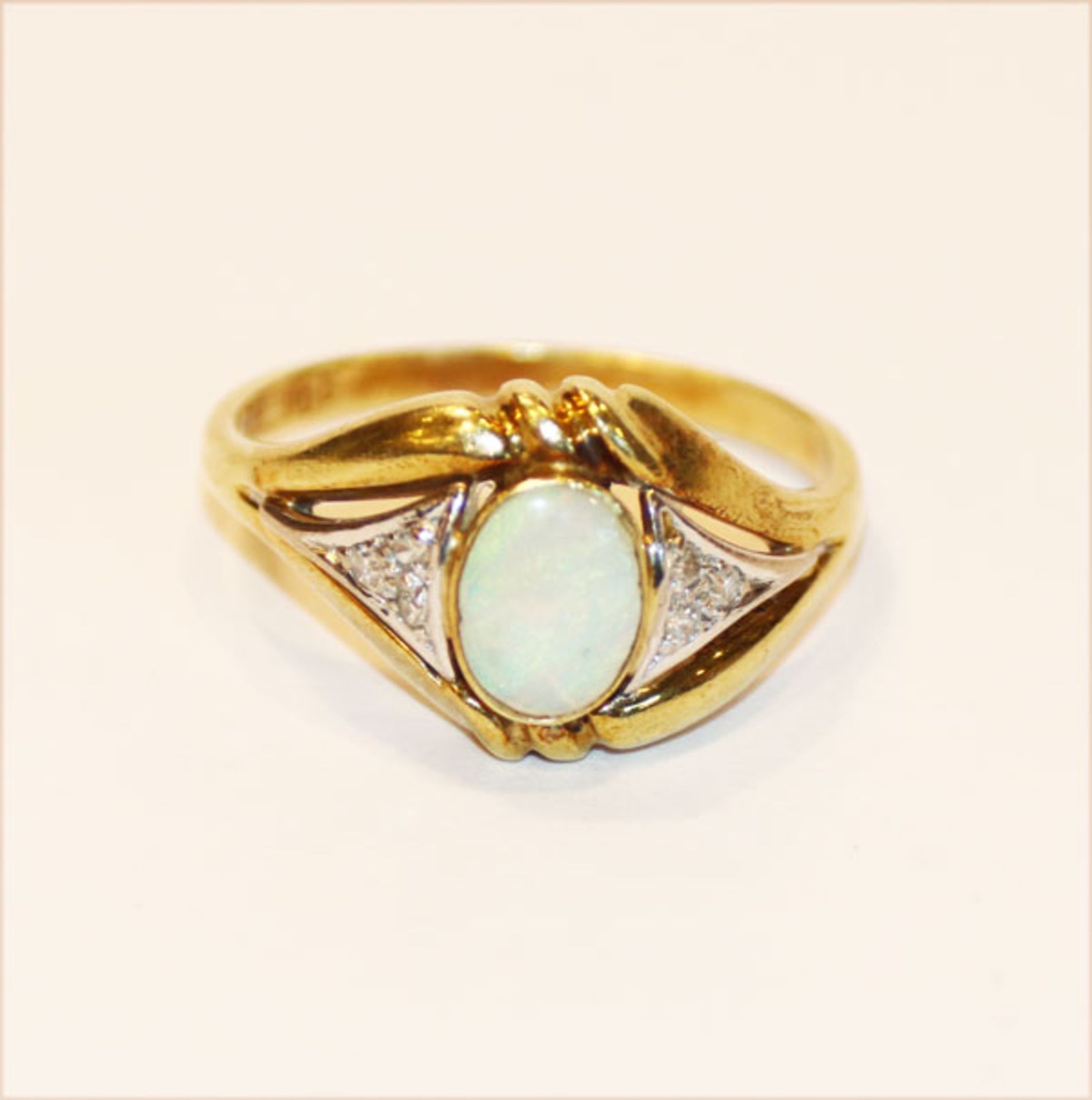 14 k Gelbgold Ring mit Opal und in Weißgold gefaßte Diamanten, 3,6 gr., Gr. 55