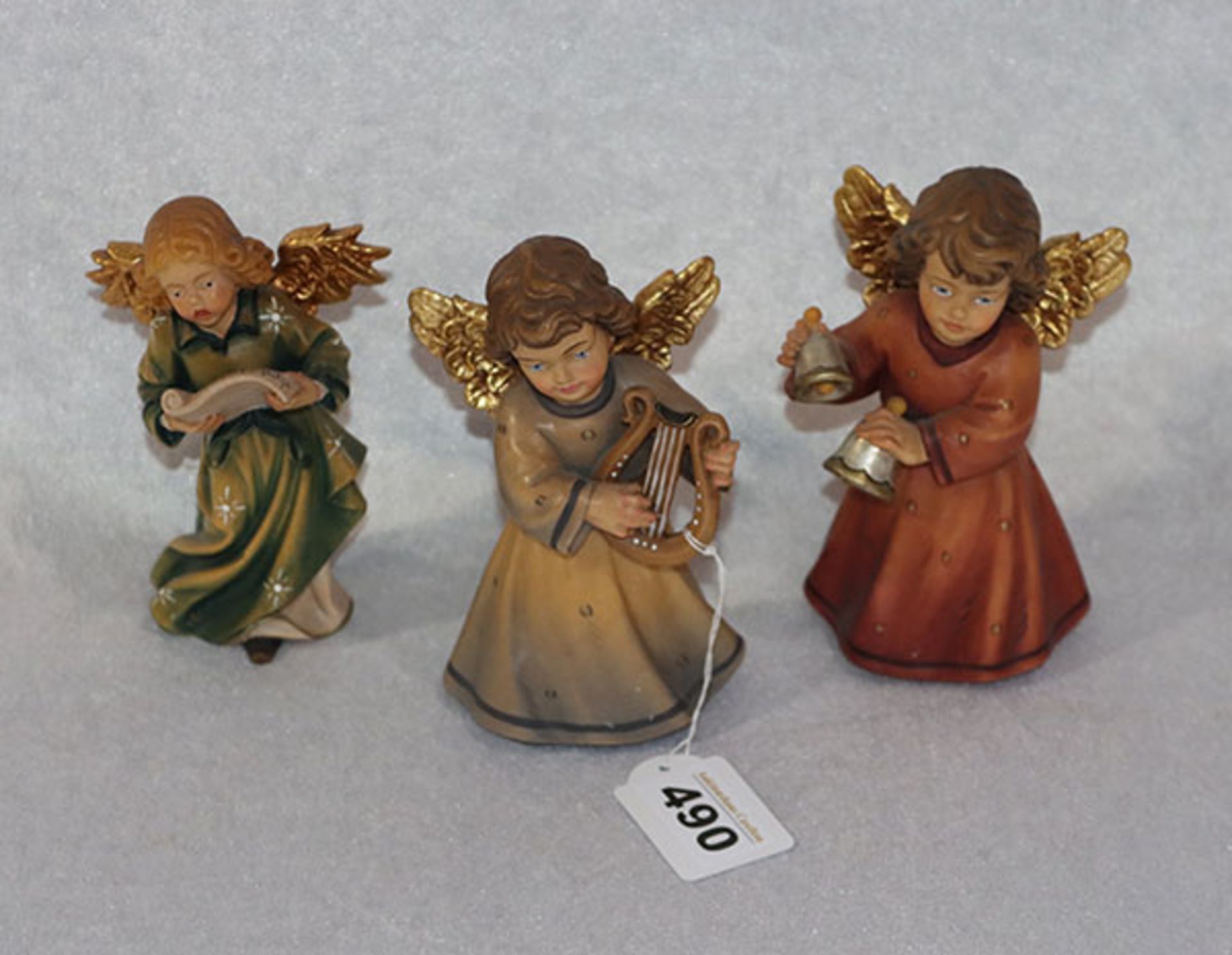 3 Holzfiguren 'Musizierende Engel', 2 davon gestempelt Oberammergauer Schnitzerei, farbig gefaßt,