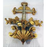 Holz Kreuz, geschnitzt und Silber/Gold gefaßt, H 58 cm, B 46 cm, teils berieben und bestossen