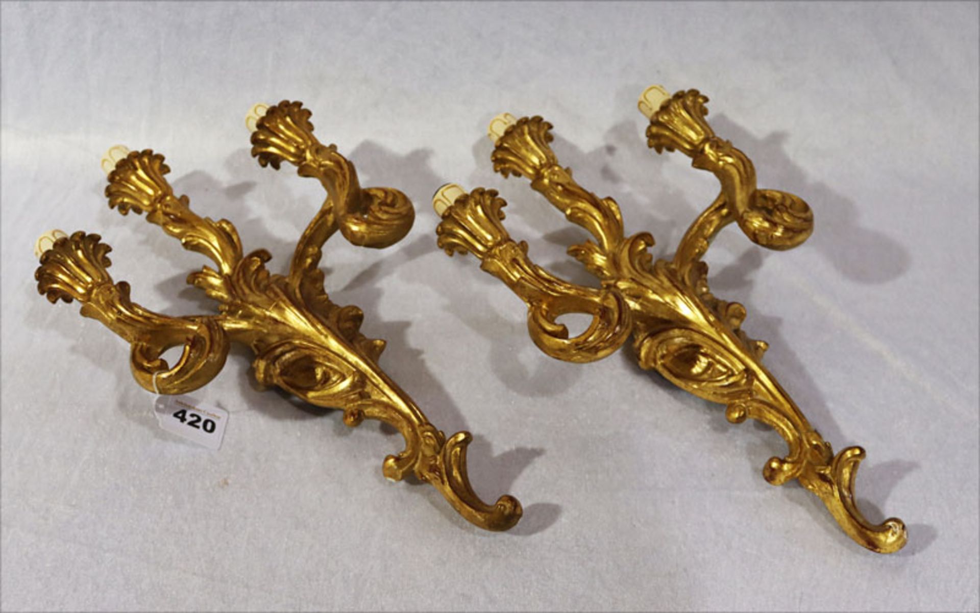 Paar Holz Wandleuchter, 3-armig, gold gefaßt, Funktion nicht geprüft, H 44 cm, B 25 cm, Fassung