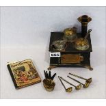 Metall Puppenherd mit Töpfen und Pfannen, sowie Puppen-Kochbuch, Altersspuren