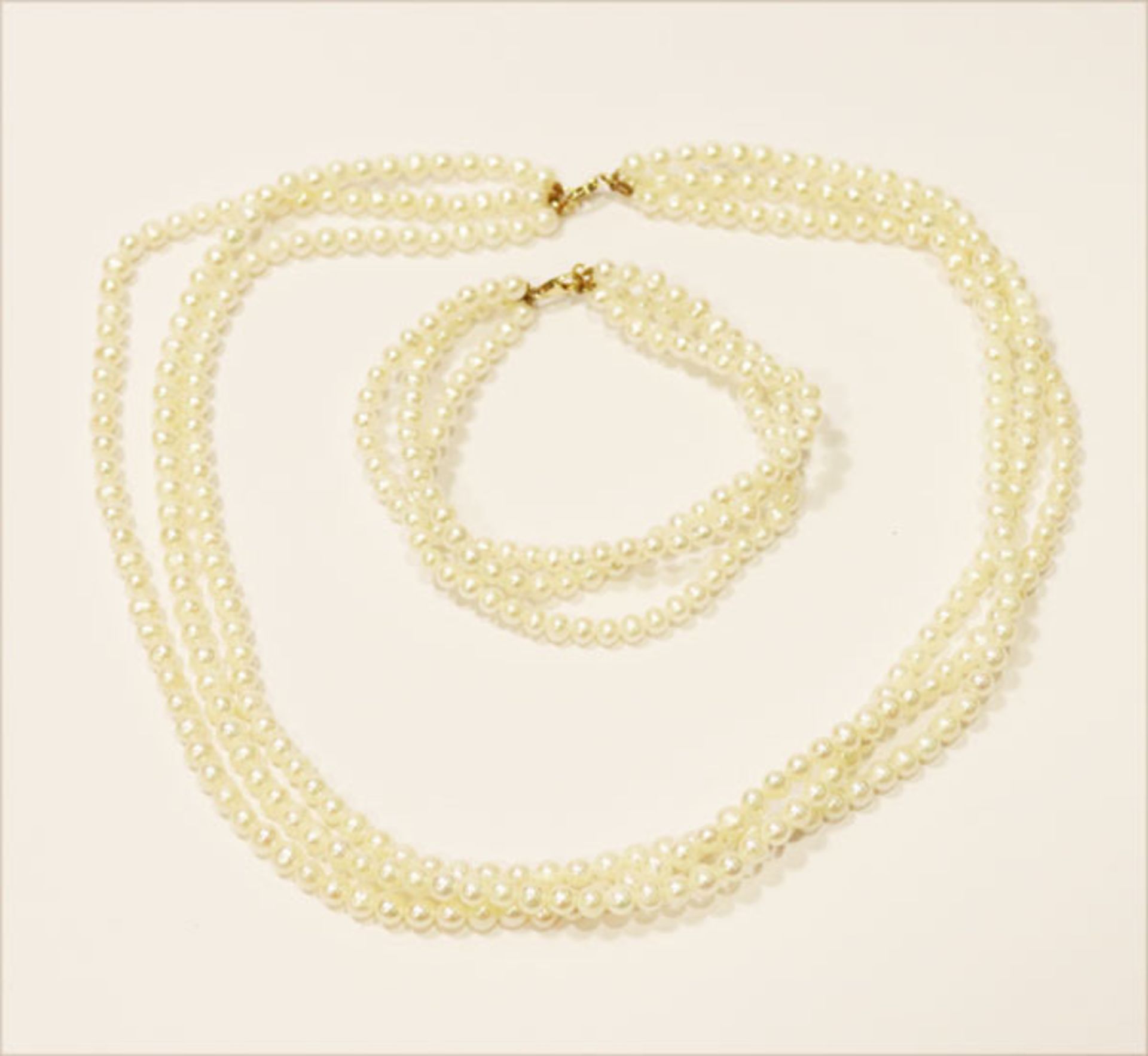 3-reihige Perlenkette, L 44 cm, und Armband, L 18 cm, beides mit 14 k Gelbgold Schließen